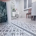 única